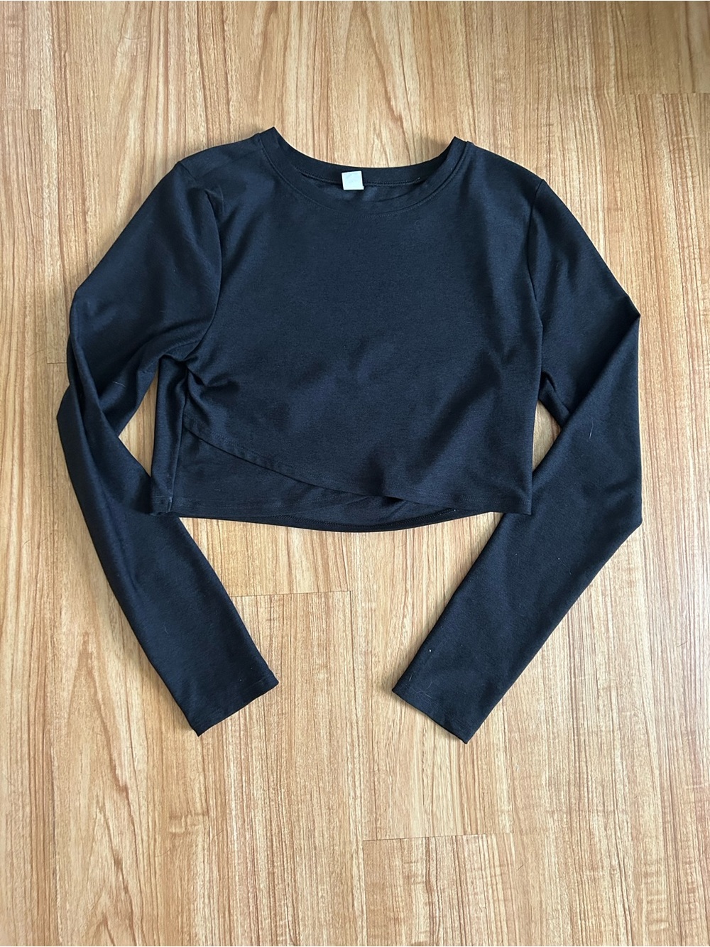 Old Navy Black Long-Sleeve Cropped Tee